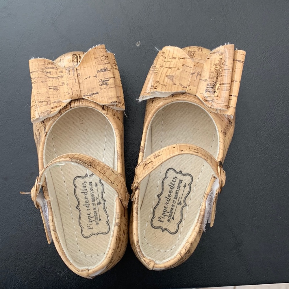 Piperdoodles cork pattern girl shoe.